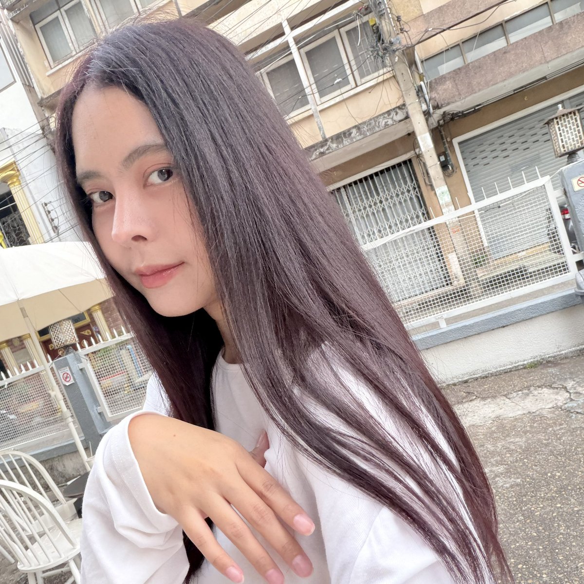 omggg มากกก สวยแบบชห สีแบบม่วงอมเทา ย้อมมาละแฟนบอกดูวัยรุ่นขึ้น55555555 ภาพแรกย้อมได้1วัน ภาพสองสระไป2ครั้ง สวยๆๆๆๆๆ