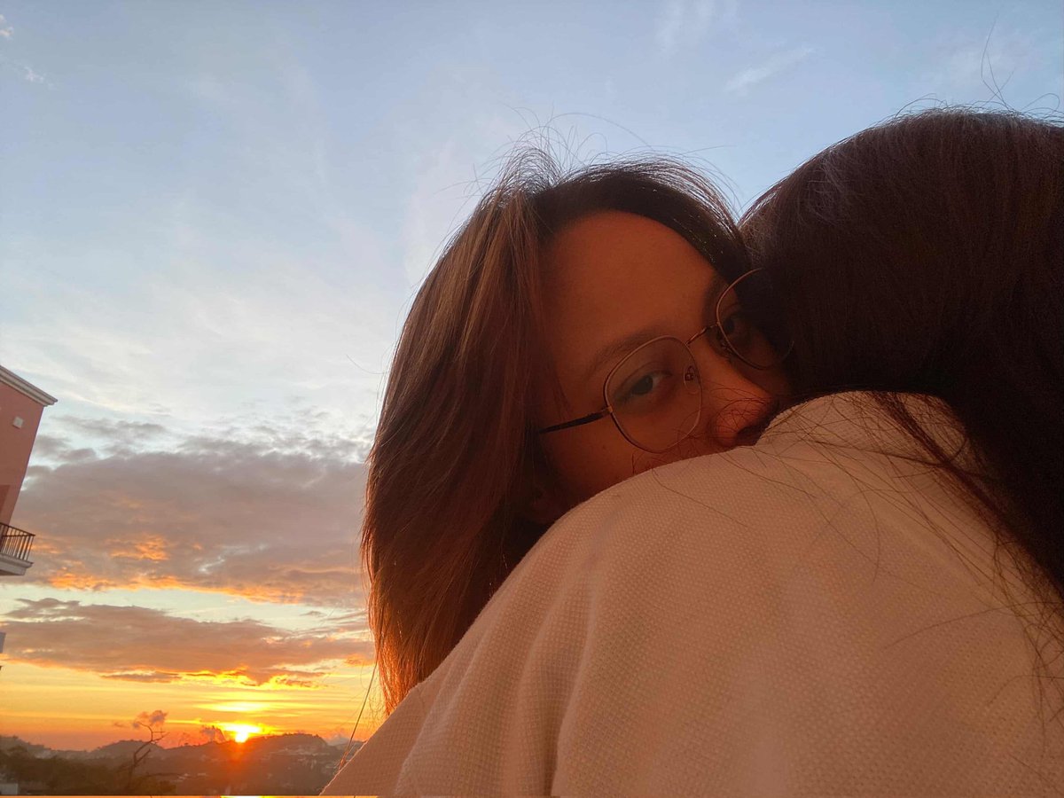 Jienuard's tweet photo. A peaceful life with you 😍 https://t.co/TkUfgcIrQx