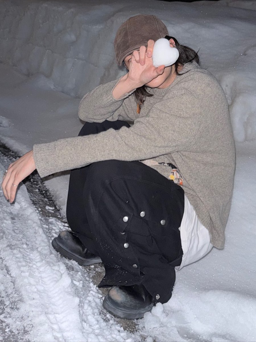 hyunjin pics tweet media