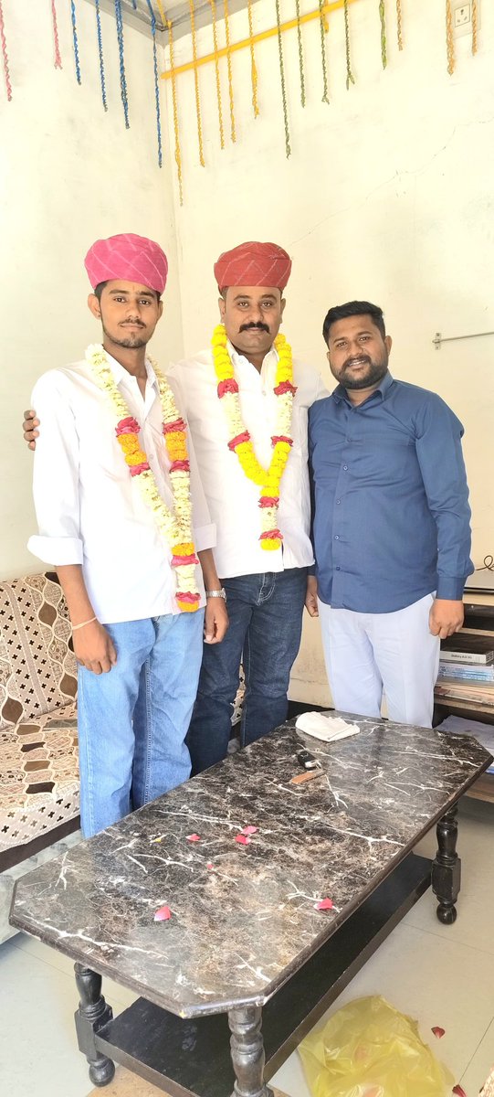 HemantD17728228's tweet photo. 📍जावाल
कल सिरोही NSUI के पूर्व जिलाध्यक्ष व प्रदेश महासचिव बड़े भाई श्री रितिक मेघवाल जी के निजी आवास पर मान सम्मान देने के लिए आभार एवं धन्यवाद।।
@VinodJakharIN
@RitikKumarMegh1 @GajeSinghVediya @NSUIRajasthan @nsui https://t.co/NfjajDUn9a