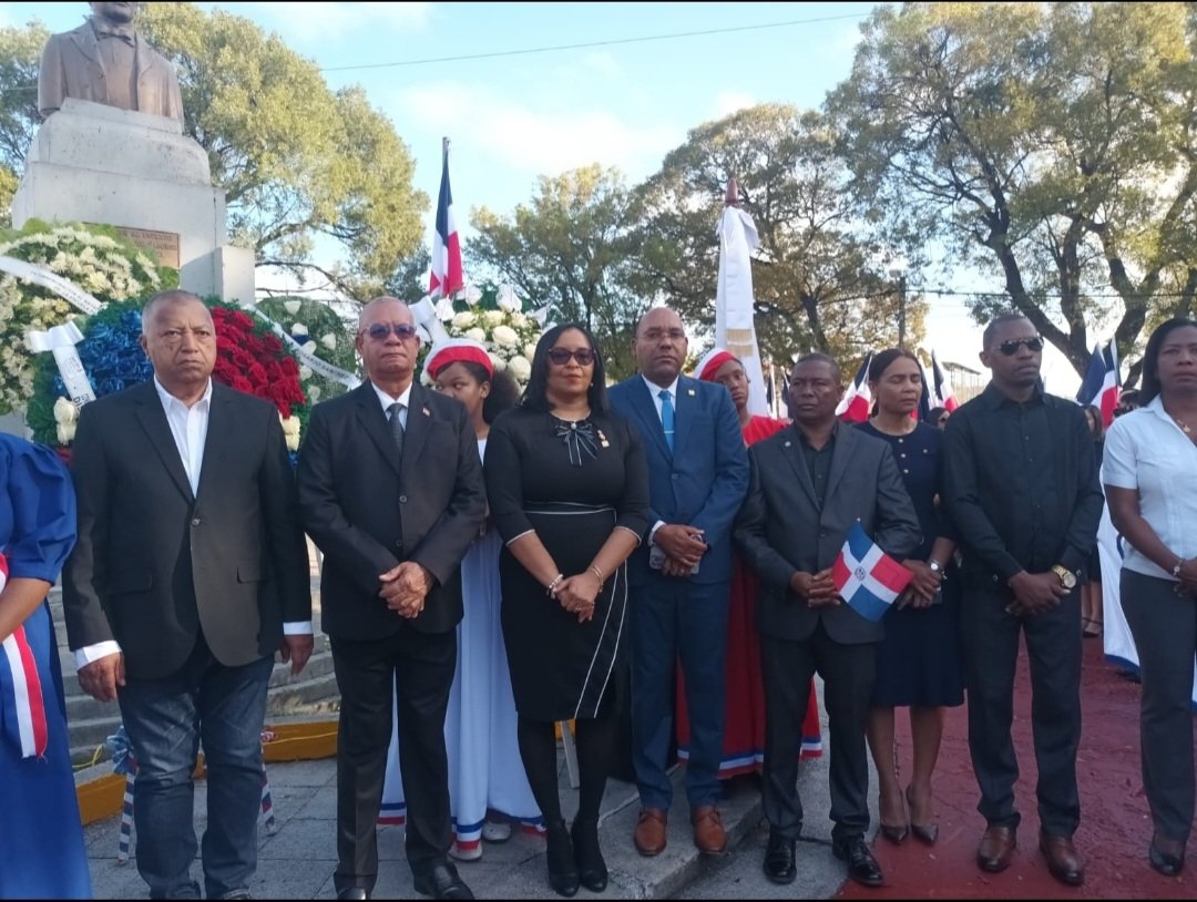 Fiscalia_SC's tweet photo. #FiscalíadeSanCristóbal realizó ofrenda floral en ocasión del natalicio del prócer independentista Francisco del Rosario Sánchez, y celebración del Día Nacional del Ministerio Público🔹 https://t.co/qSTYzXPu5R