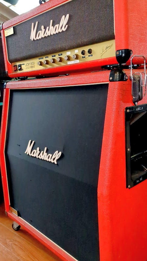 studio__abell's tweet photo. 小音量ではイマイチ使いにくいJCM800。
ボリュームを上げないとパリパリの細い音だし、ドライブチャンネルは歪まない…
そこでマスターボリュームをヘッド裏に追加し歪みチャンネルはJake.E.Lee Modを実施。
VHやLoudness系80'sリフを刻むと最高にテンション上がります！
アベル1 Astにて稼働中です！ https://t.co/T2dAxpdBoQ