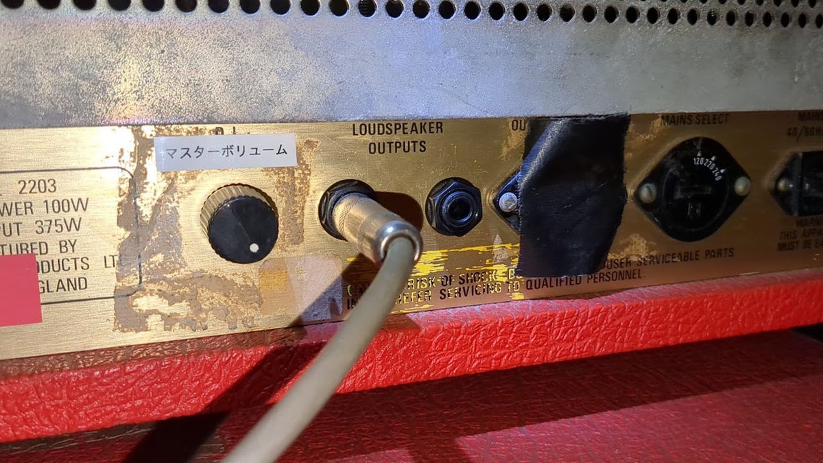 studio__abell's tweet photo. 小音量ではイマイチ使いにくいJCM800。
ボリュームを上げないとパリパリの細い音だし、ドライブチャンネルは歪まない…
そこでマスターボリュームをヘッド裏に追加し歪みチャンネルはJake.E.Lee Modを実施。
VHやLoudness系80'sリフを刻むと最高にテンション上がります！
アベル1 Astにて稼働中です！ https://t.co/T2dAxpdBoQ