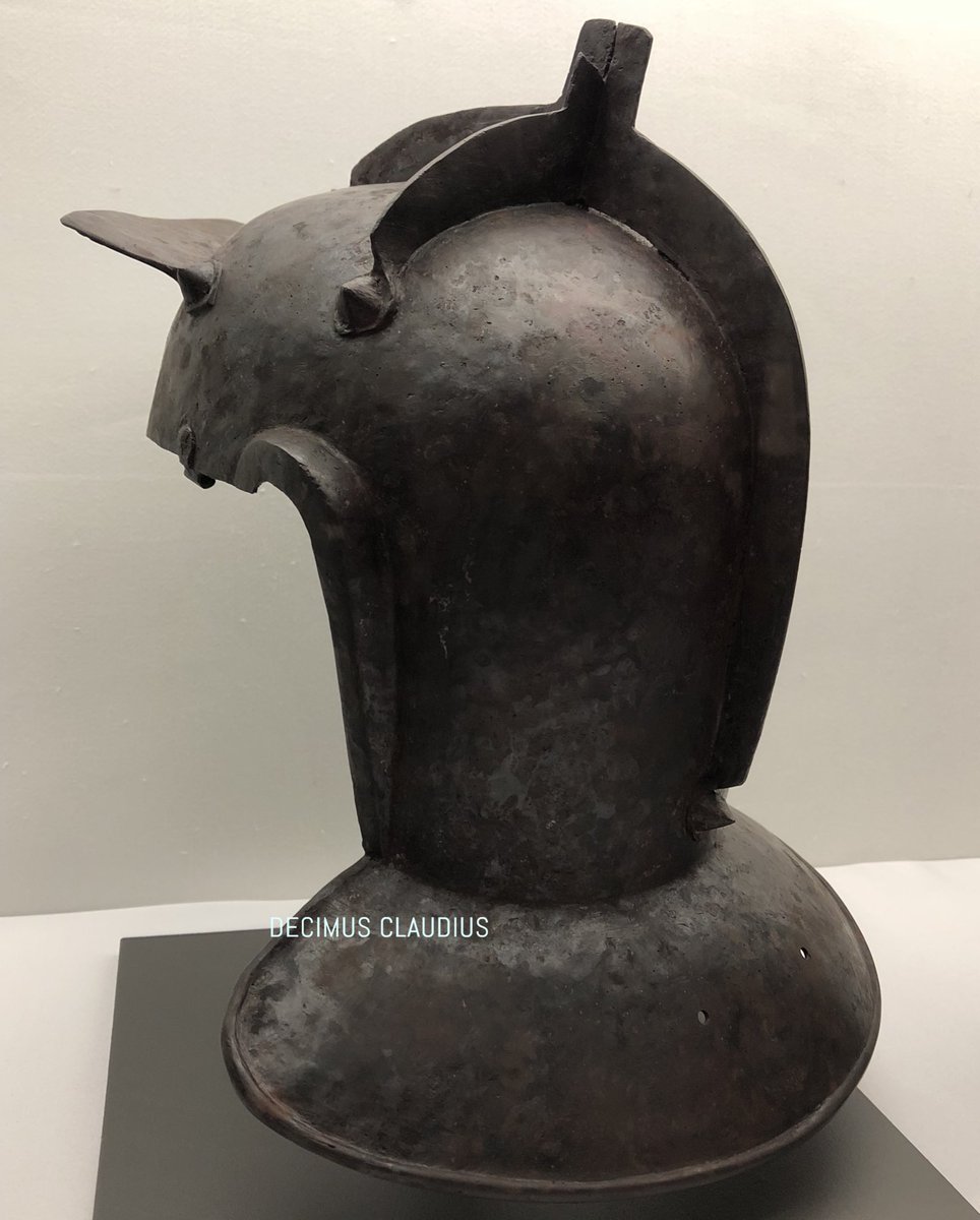 decimusclaudius's tweet image. A Roman helmet of the Niederbieber type dated to the late 2nd or 3rd century AD. It was found in the Roman city of Carnuntum (and is on display in the museum there) which was the provincial capital, and is a short distance from Vienna, Austria.

#helmet #austria #roman #ancient
