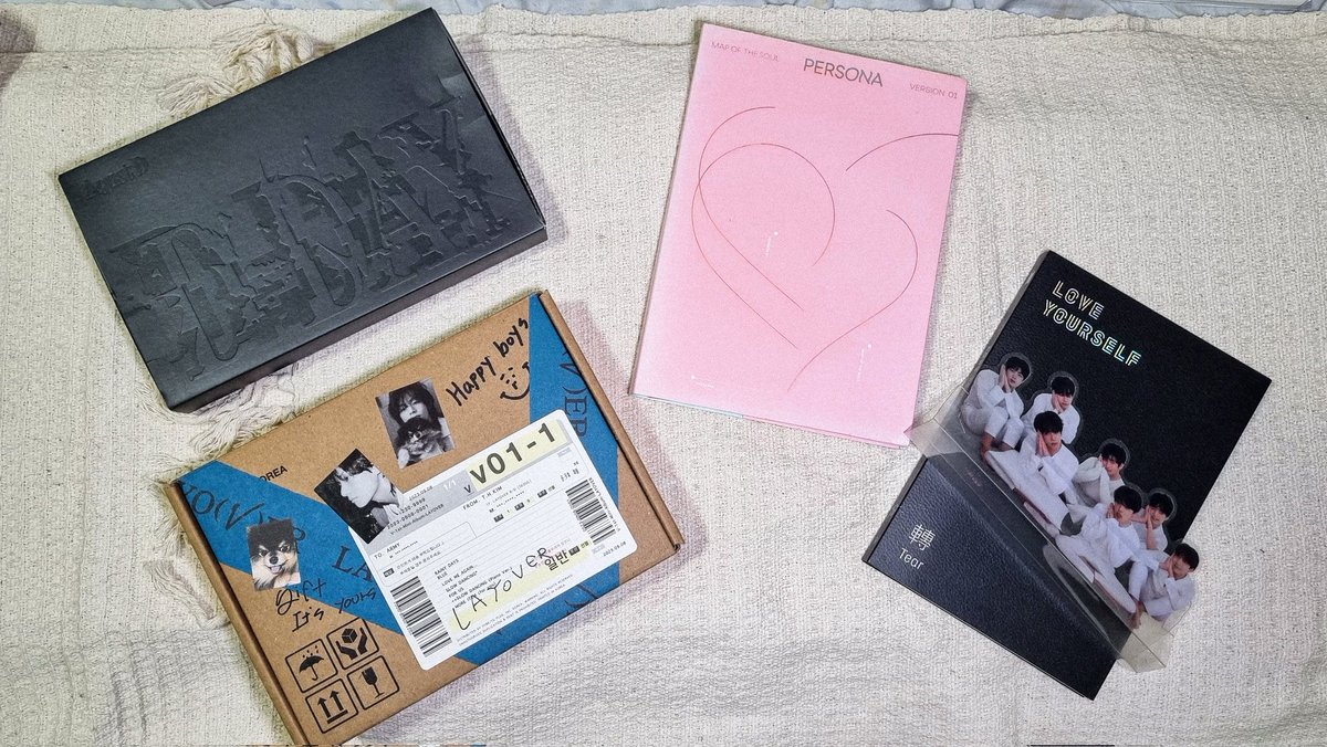 Marthasci's tweet photo. 🏷️ VENDA/VENDO BTS 
Álbuns sem pc e algumas inclusões.
(Envio vídeo na DM)
- D-Day R$ 50,00
- Layover R$ 60,00
- Persona R$ 40,00 
- Love Yourself Tear R$50,00
Desconto pra quem levar mais de um. 
Valores sem frete incluso.
FB no perfil. #vendabts https://t.co/9QSVonl0MU