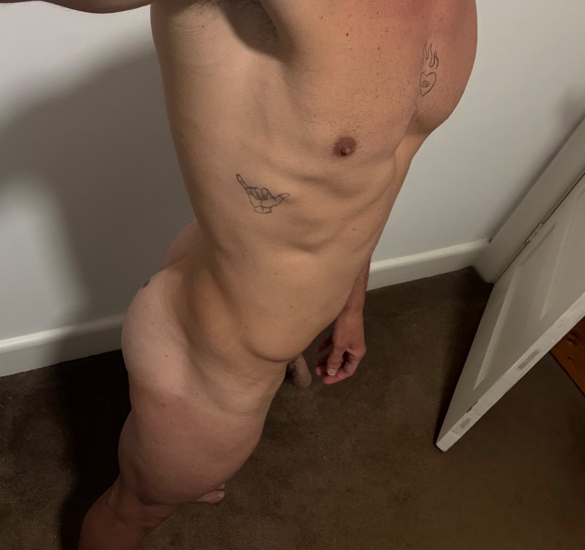 sub bottom tweet media