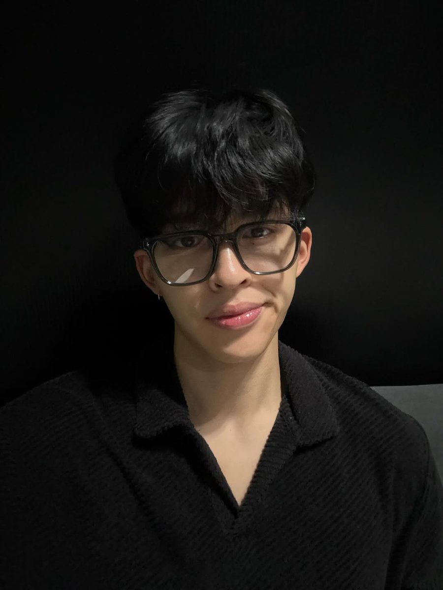 ปอนด์ใส่แว่นควรได้รับรางวัลอะไรสักอย่าง หล่อชิบเป๋ง
