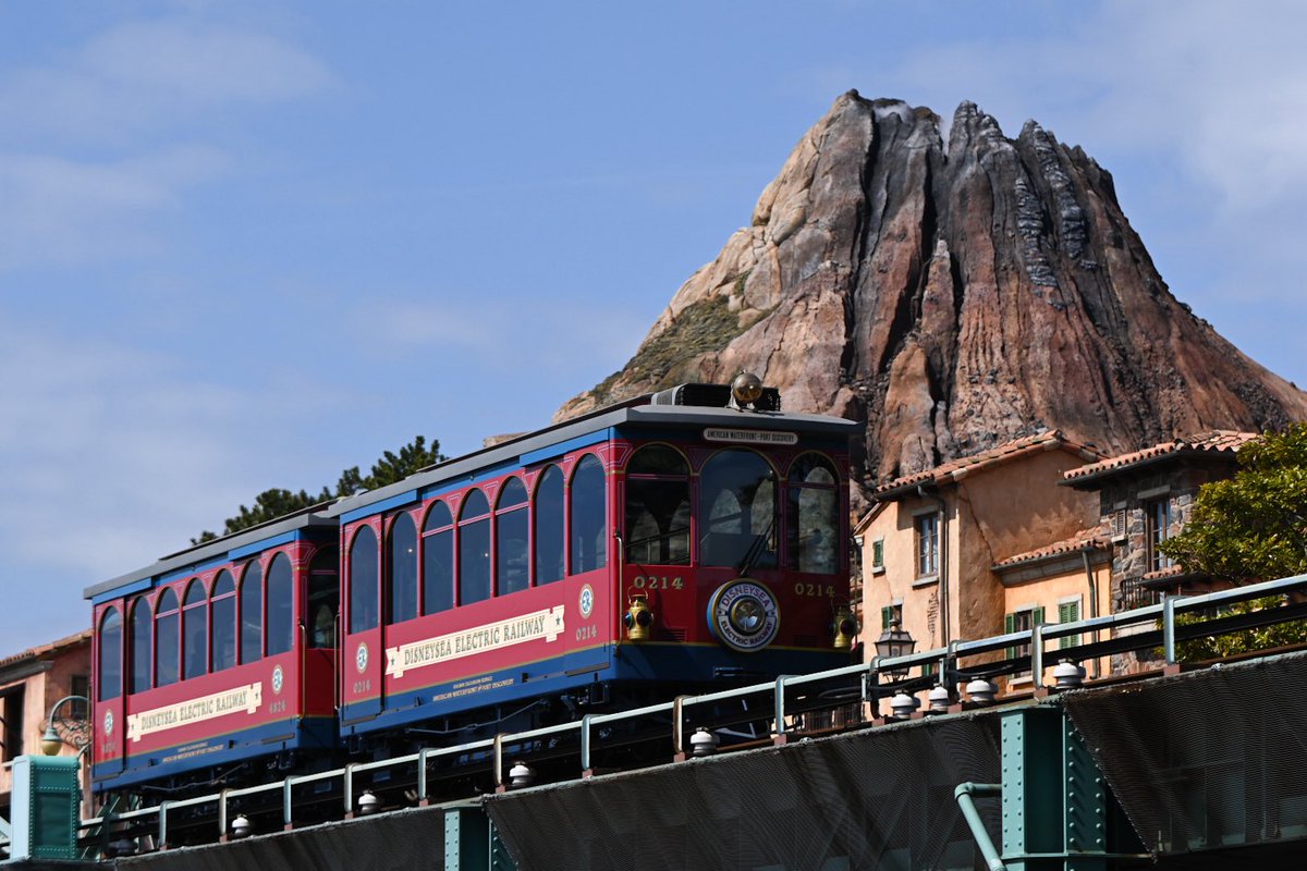 ke_kyu__su8q's tweet photo. 2026/3/*

★ DISNEYSEA ELECTRIC RAILWAY ★
（TDS エレクトリックレールウェイ）
営業前設備確認試運転・乗務員訓練

５５９１号車 + １１１１号車
１０２２号車 + ２８２４号車
０２１４号車 + ４８２４号車

2026/1/27〜2026/3/10までリハブ

明日（3月11日）から営業再開です https://t.co/VKa4ZvRKhE