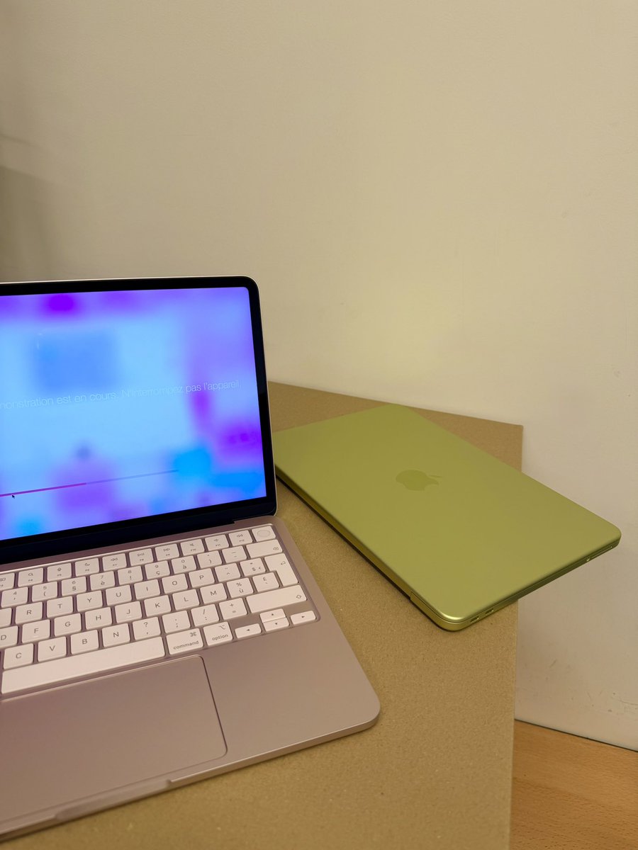 serajulian's tweet photo. Hands on the new #MacBookNeo 
It feels well build! https://t.co/yCwcQVFlmV