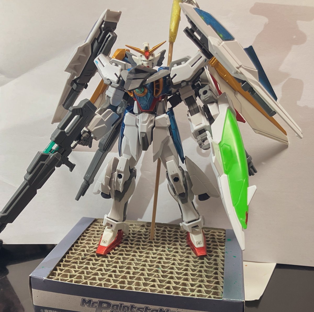 各部位をちまちま考え
朝からの頭痛が落ち着くまで　#プラモ
#ガンプラ　細々と足し算
頭痛は治まらず……結果

←ビフォアフ→
ゴチャついた、コレにフィンファンネル？
意地でもやったらぁ