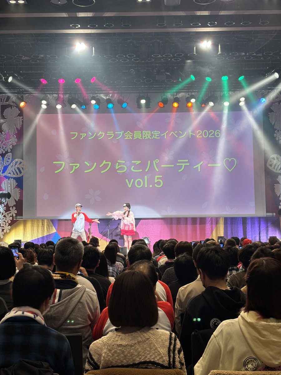 daisakufam's tweet photo. 当日朝4時起きから仕事して11時過ぎの新幹線に乗り、14時東京着、昼���のらこパ参加して、終電間際で新幹線で大阪��帰阪
翌日3時から15時過ぎぐらいまで仕事。
自分でも良く頑張ったと思う（笑）
さくちゃんありがとう！にいやんからも日本一の旗貰えて嬉しかった！
@staff_sakurako 
@chatachataro https://t.co/KDeXTLKeLW