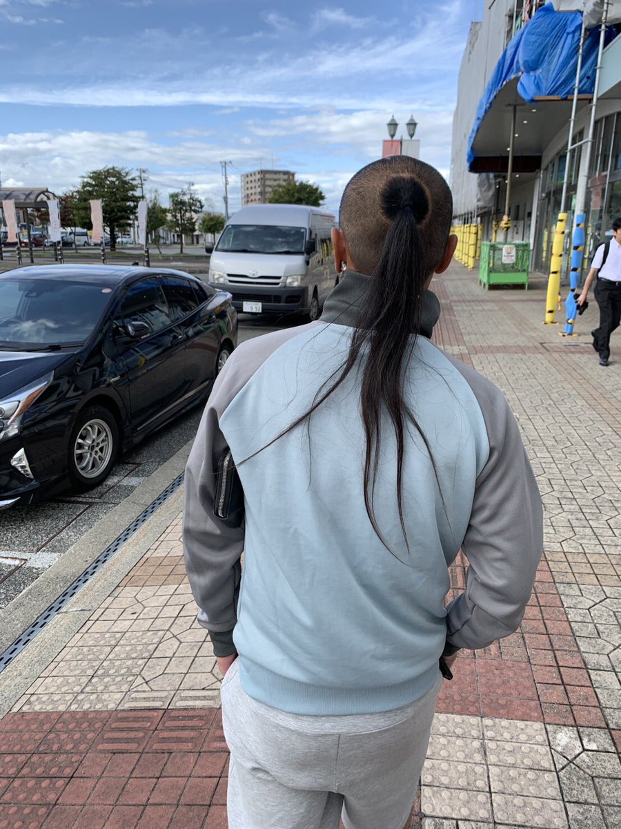 MAX02529942's tweet photo. この髪型からスキンヘッドにしたら日焼け跡が酷いことになりました、恥ずかしくて外出出来ません https://t.co/vWkeoc4hlf