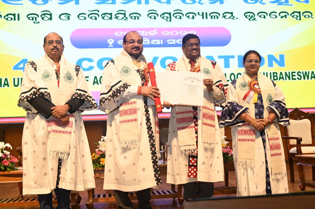 OdishaUniversi1's tweet photo. On the occasion of 41st Convocation of OUAT, Honorary Doctorate Degrees were conferred upon Dr. Mangi Lal Jat, Secy., DARE &amp; DG, ICAR &amp; Prof. Satya Ranjan Das, distinguished rice scientist in recognition of their outstanding contributions to agricultural science.  #Convocation26 https://t.co/9eSxP14KfN