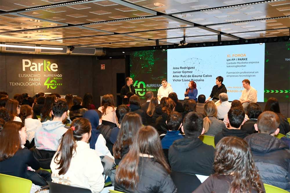 Estrategianet's tweet image. La #FP #vasca y el @ParkeEuskadi  T reúnen en el Campus #Zamudio/#Derio a 370 estudiantes de bachillerato para mostrarles las #oportunidades #laborales en las empresas 
tinyurl.com/369w6d7k