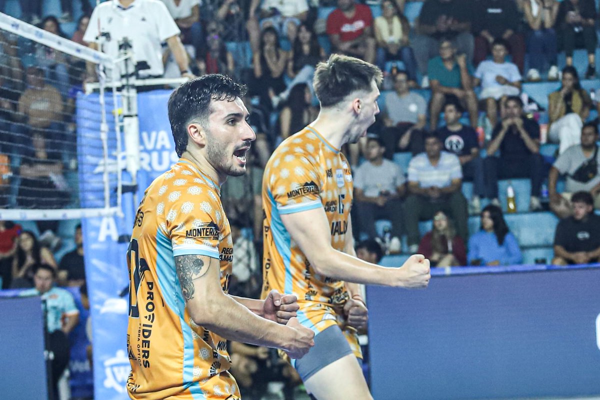 amado_regino's tweet photo. Vivimos una noche inolvidable en el Polideportivo Municipal “Prof. José Nicolás Russo” de Monteros. En el partido decisivo de los cuartos de final de la Liga de Voleibol Argentina, https://t.co/TXwyYeVDQn