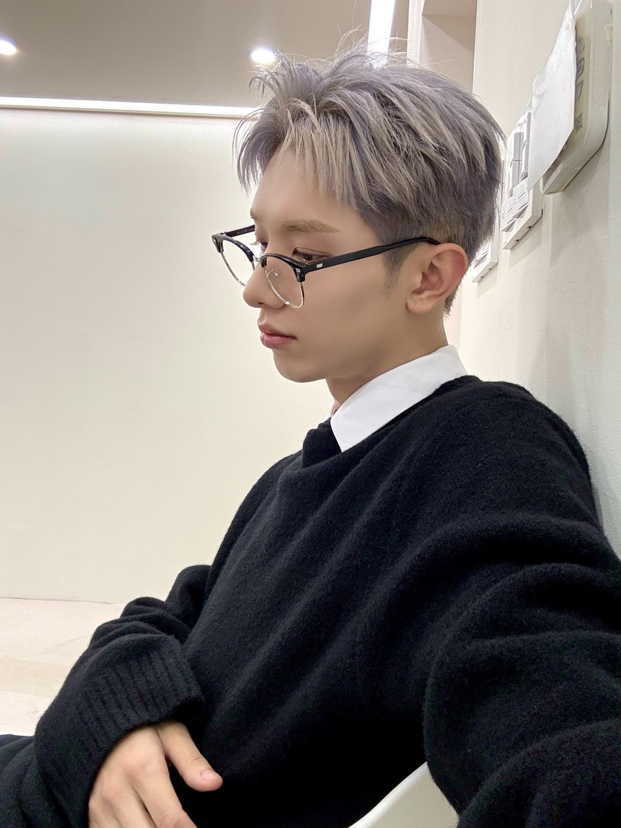 ALL(H)OURS tweet media