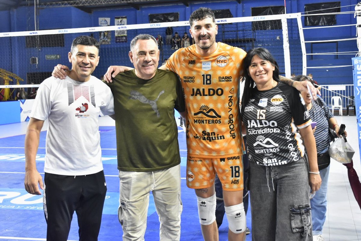 amado_regino's tweet photo. Vivimos una noche inolvidable en el Polideportivo Municipal “Prof. José Nicolás Russo” de Monteros. En el partido decisivo de los cuartos de final de la Liga de Voleibol Argentina, https://t.co/TXwyYeVDQn