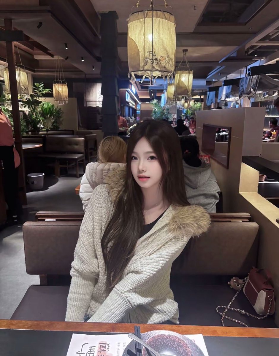 A2772272's tweet photo. 你喜欢我的腰 喜欢我的胸 喜欢我的屁股 唯独不喜欢我的眼泪 除非我的带着一点色情 https://t.co/SVWH1X09OI