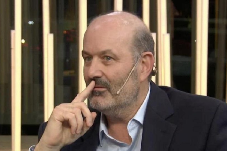 Los datos que surgen de la DDJJ de Sturzenegger son una bomba:
- Incrementó su patrimonio en $970 millones solo en un año
- Tiene US$ 1,4 millones en el exterior, mientras el gobierno le dice a la gente que traiga sus dólares
Pero no es escándalo nacional. ¿Por qué será? 🤔