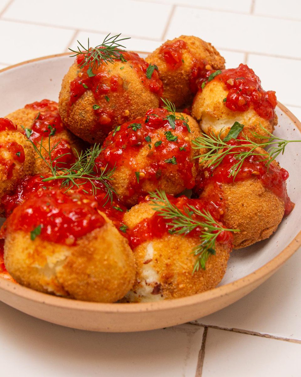cocinerosarg's tweet photo. NO SE TIRA NADA: ¿QUÉ RECETA HACES CUÁNTO TE SOBRAN PAPAS? 🥔 🤔 

Te leemos 👇 https://t.co/aOhGWy04oA