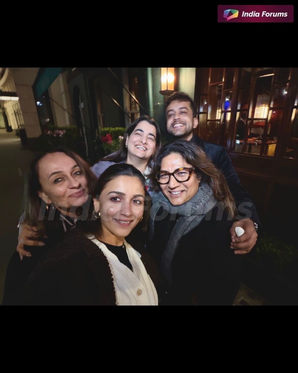 indiaforums's tweet photo. Alia Bhatt is giving fans a peek into her February memories!
.
.
.
#AliaBhatt #FebDump #AliaBhattPhotos #Bollywood #CelebrityLife PhotoDump https://t.co/geDawEMvUt