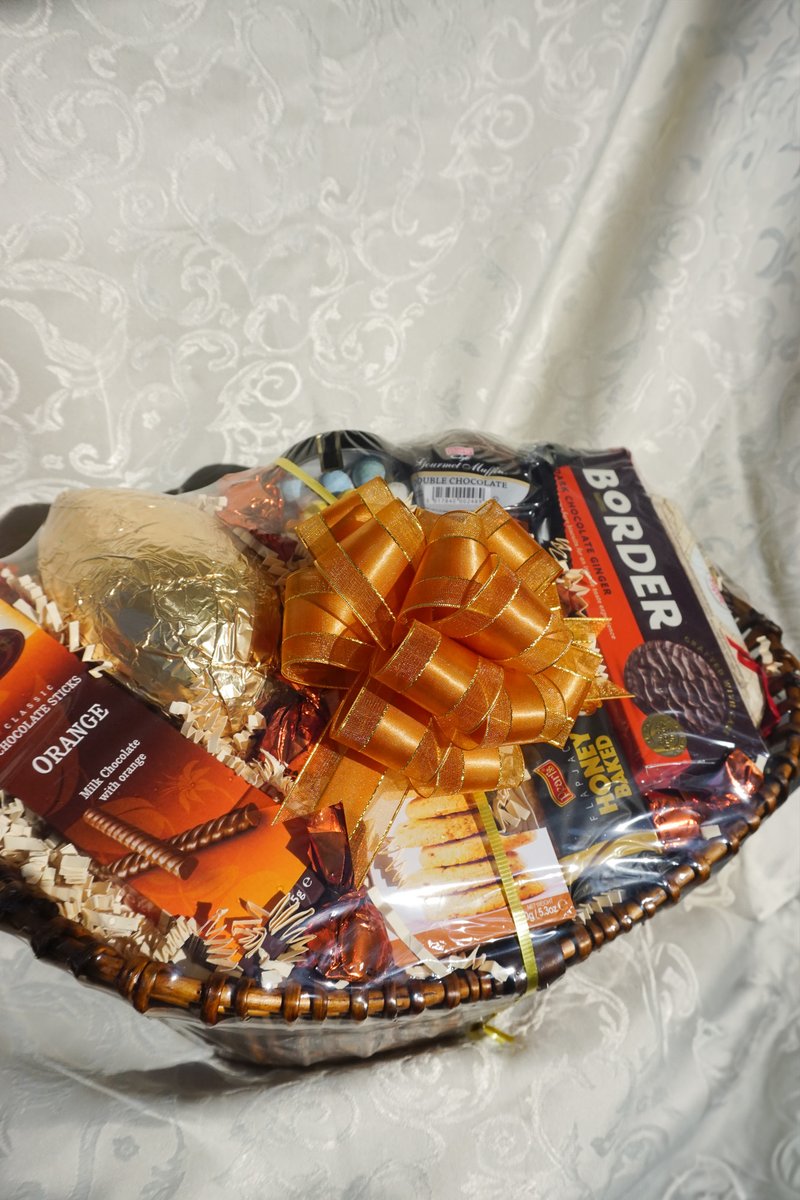 HampergiftsUK's tweet image. You just found the cutest Easter party gift. 🐣 @BorderBiscuits 

Perfect for Easter hosting, family treats, or sending a little spring surprise:
hampergifts.co.uk/hampers/easter…

#eastergifts #easterhamper #eastertreats #giftbasket #eastergiftideas