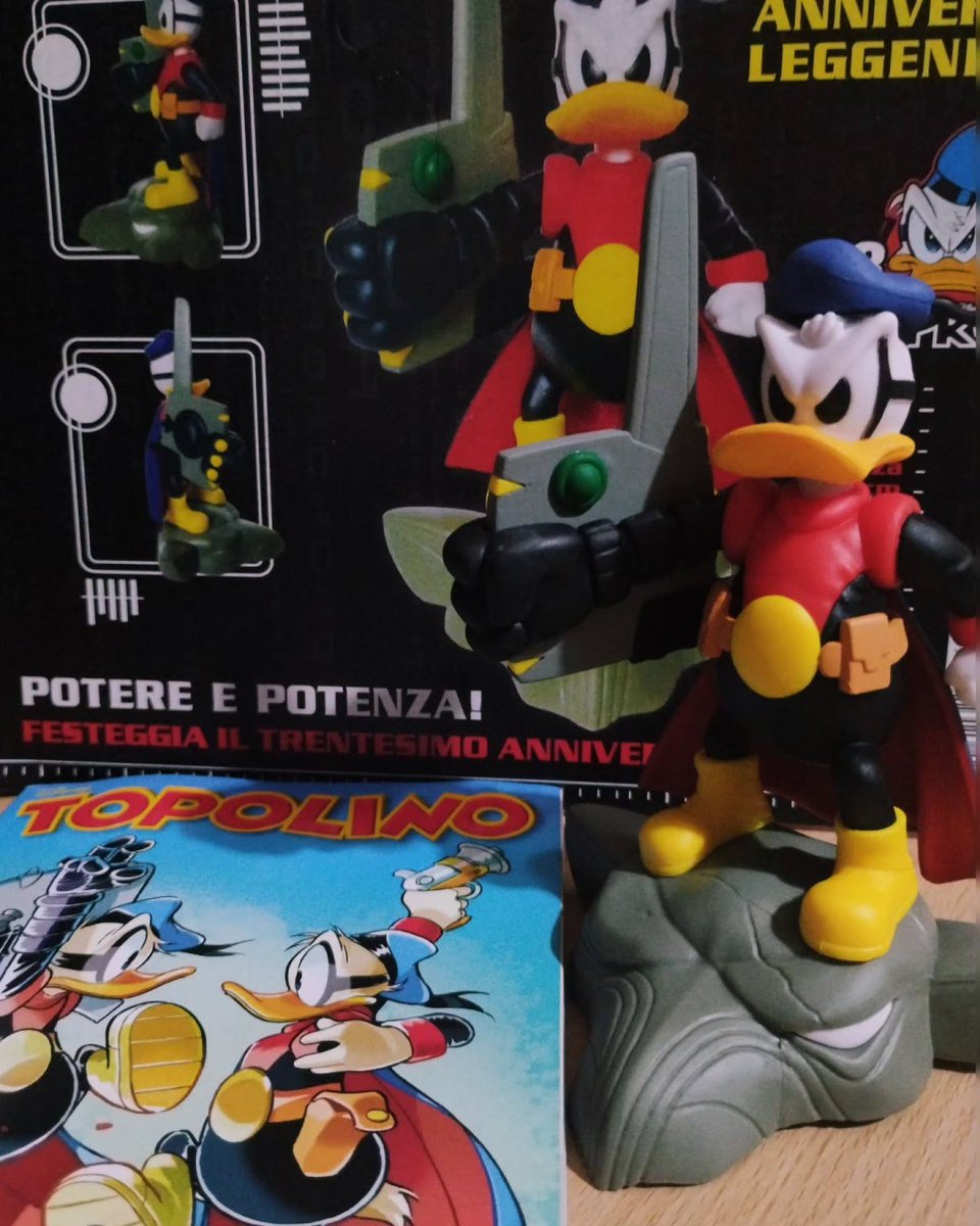 Il_Nerdastro's tweet image. Lo so, non è mercoledì..
Ma visto che dalle mie parti il Topo questa settimana è arrivato un giorno prima, ne approfitto per mostrarvi subito la statuetta da collezione per i 30 anni di PK.

La festa vera e propria sarà sabato 14, sempre al grido di PRDQP (chi sa, sa)!

#Fumetti