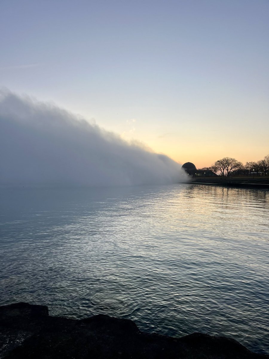 Five minutes on the lakefront today. One of the coolest things I’ve ever witnessed. Good morning, Chicago ♥️