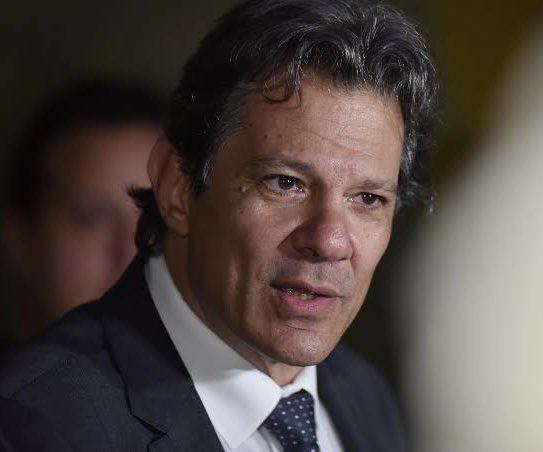 pedrorousseff's tweet photo. COMPARTILHEM AO MÁXIMO ✅✅

Fernando Haddad ACABA de REBATER Flávio Bolsonaro e diz que logo o Brasil saberá quem promoveu as fraudes do Master! 

- Haddad AFIRMOU que as FRAUDES ocorreram na gestão de Roberto Campos Neto, indicado pelo PRESIDIÁRIO Bolsonaro para o comando do BC! 

BOA, HADDAD!! 🇧🇷🔥👍