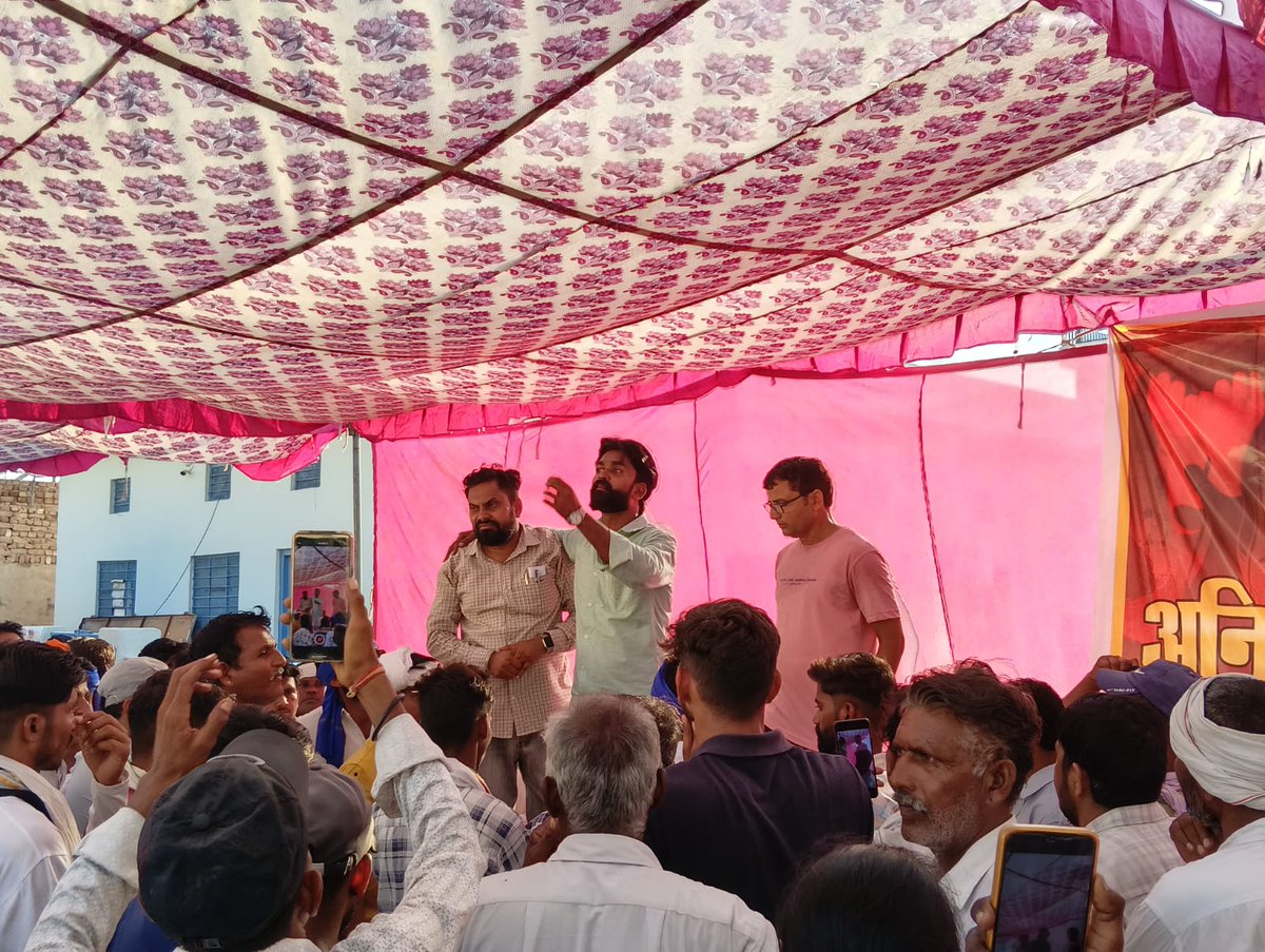 sunilbhartiya01's tweet photo. संघर्ष की जीत हुई ✊️
एक बेटी को न्याय मिला 17GB बच्ची मामले मे 
सभी मांगे मानी आरोपी अध्यापक गिरफ्तार हुआ
संघर्ष लड़ने वाले सभी साथियो को दिल से आभार व्यक्त करते हैं।
@BhimArmyChief 
@anil_aazad https://t.co/LZ48RpBMRS