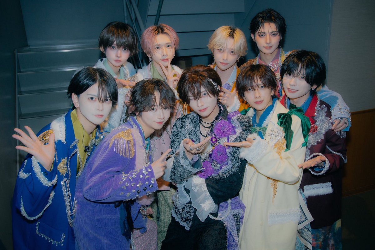 ruph4_official's tweet photo. #らぶしっく 
ゆそん（@uson_lvsk ）生誕2026特別衣装
製作させていただきました🔮💐

ブローチやお花を取り入れたいとの要望だったので黒白基調の差し色紫で、シルエットはアシンメトリーでゴージャスかつエレガントでクラシックなゆそんくんの世界観を詰め込んだ衣装に仕上げました！👦🏻

#RINDO衣装 https://t.co/Ip6253l7Cu