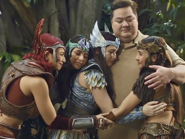 EncantadiaSAGA's tweet photo. SOMETHING DEEP INSIDE JUST HEALED
All 2016 gemkeepers in one frame. ❤️💙💚💛🤍 https://t.co/0QWFlXVK0c