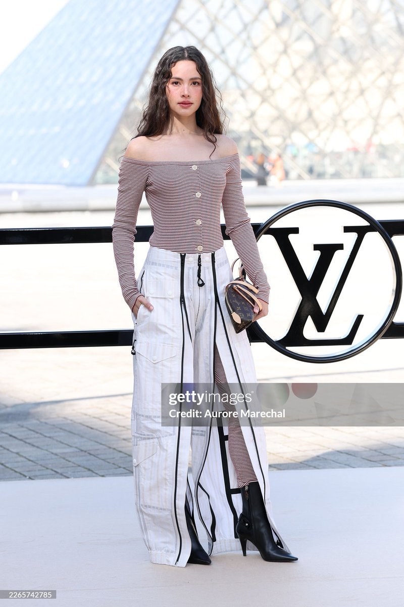 jsmtjyygyjbbjb's tweet photo. คนไทยไม่เคยตายกล้อง gettyimages จริงๆ https://t.co/OPmJXzm7D4