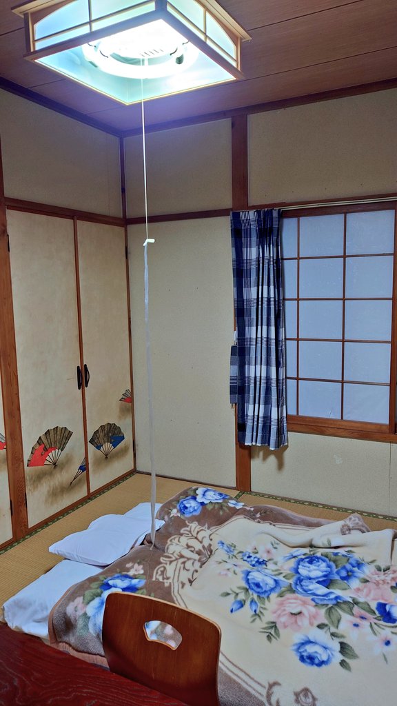nanbuya_towada's tweet photo. 二日間連泊して今朝ご出発になったお客様。
後でお部屋掃除に入った瞬間に、お客様が当館でのご滞在を全力で満喫しようとしていた姿が何となく想像出来てしまい、とても嬉しくなりました😊

この度はご宿泊有り難うございました！！ https://t.co/qjsm0LV9FL