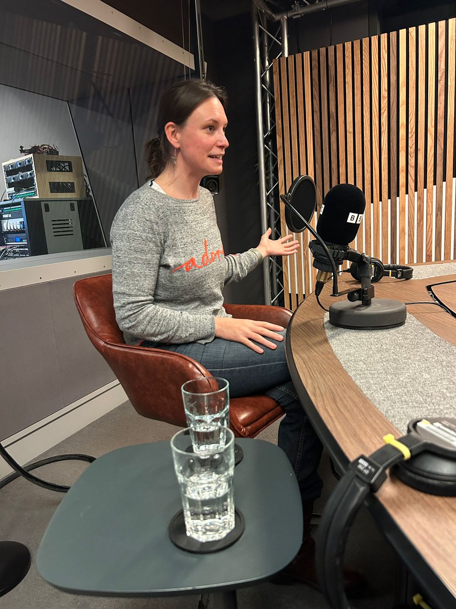 Hot Poets tweet media