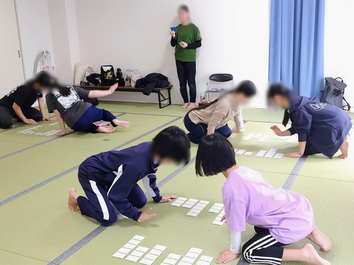 Tosukaruta's tweet photo. 3月7日の練習会は９名の参加でした。
一週間後の県内大会や鹿児島大会に向けて練習に励みました。
大会がんばれー！　応援しています！

#競技かるた https://t.co/puW0xxXIUq