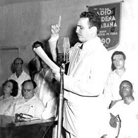 Ante el golpe de Estado de Batista, #Fidel respondió: "Hay tirano otra vez, pero habrá otra vez Mellas, Trejos y Guiteras (...). Si se pierde la vida, nada se pierde. ¡Vivir en cadenas es vivir en afrenta y oprobio sumidos, morir por la Patria es vivir!". #100AñosConFidel
