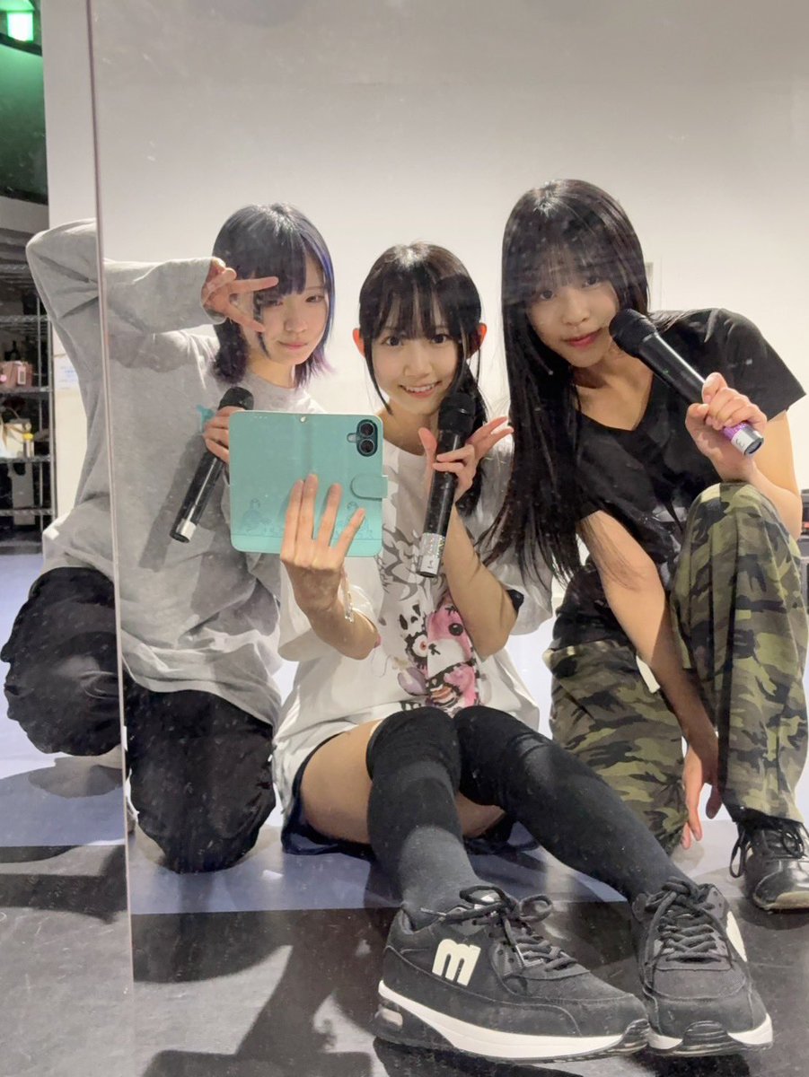 今日は<a href="/urara_ikmk/">うらら 【已己巳己-いこみき-】</a> ちゃんと<a href="/mayuna_momonoS2/">桃野まゆな</a> ちゃんと3人でレッスンだった！
足がプルプルだよ（×·×）
 #名古屋アイドル