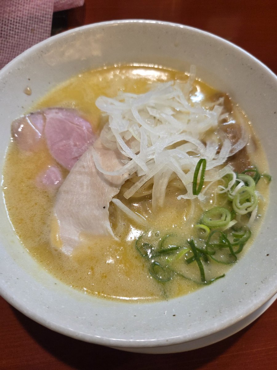 omotetakaton's tweet photo. 神社巡りの道中鳥白湯ラーメン食べました
めっちゃ美味しい

#愛知ラーメン #鶏白湯 https://t.co/K8WknhQjNG