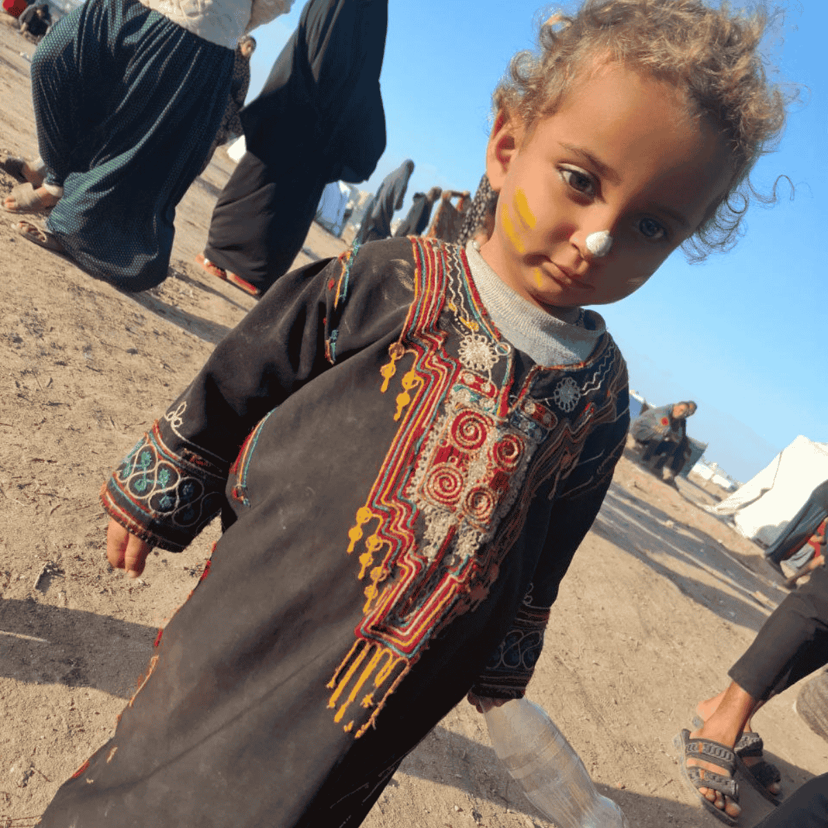 Falasteen_Info's tweet photo. Ramadan’s final nights are here.

Across Gaza, families live in displacement camps, struggle to find food, water, and shelter.

Your support helps deliver beds, food, and clean water to those who need it most.

Stand with Gaza during Ramadan.

https://t.co/REZLQnlClB https://t.co/hIFBmCuA3c