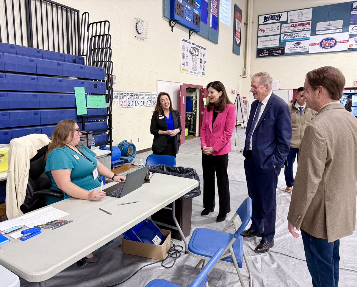 Governor Kelly Ayotte tweet media