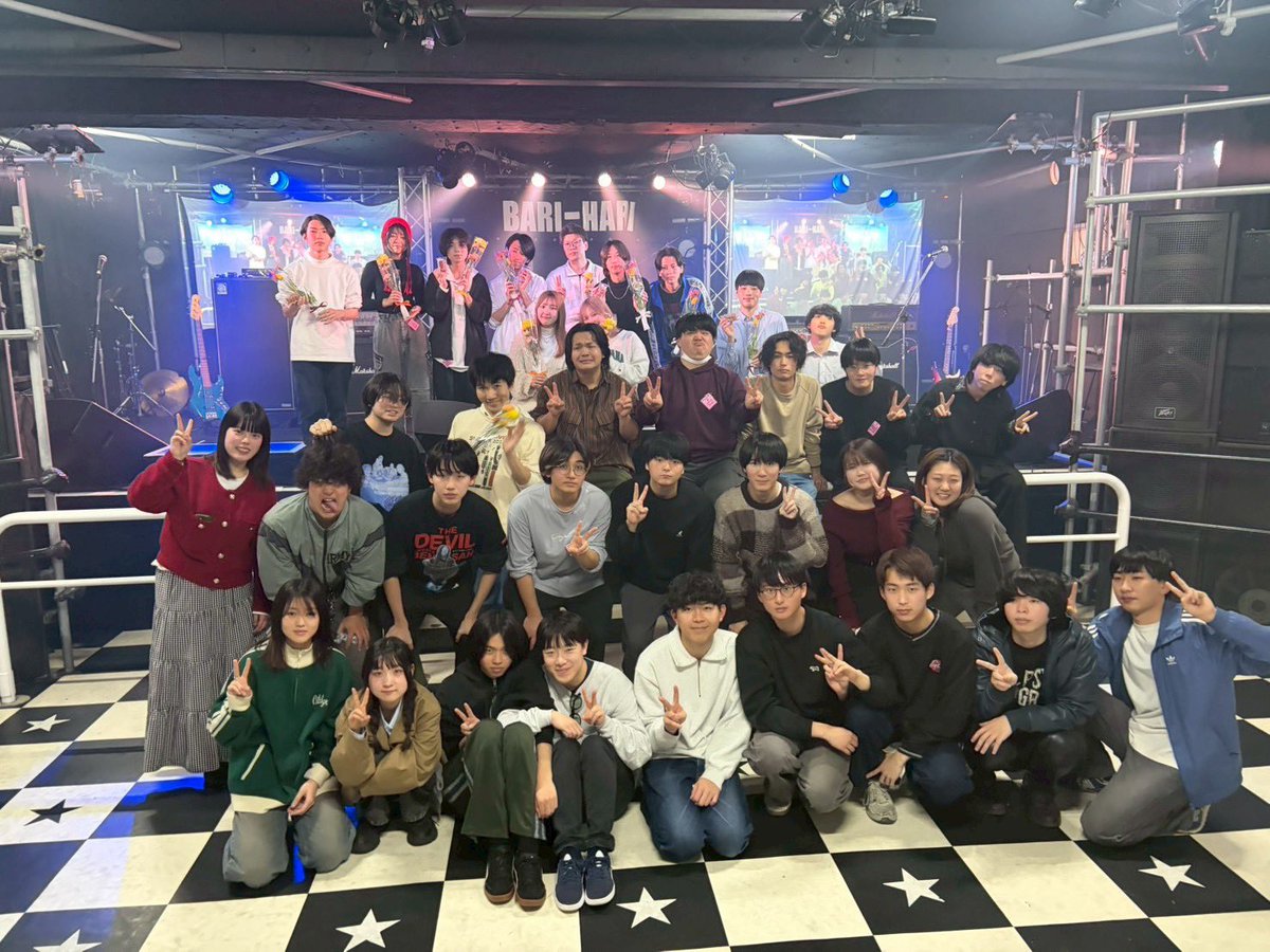 Freedom_Cafe_'s tweet photo. 長いようで短かった3日間の卒業ライブが無事終了いたしました🌸
笑いあり涙ありの素敵な卒業ライブとなりました！

ご協力いただいたOB•OGさん、関係者の皆さん、本当にありがとうございました🙇🏻‍♀️

改めて、4回生の皆さんご卒業おめでとうございます㊗️いつでも遊びに来てください😌✨️ https://t.co/l7Il8LQlhi