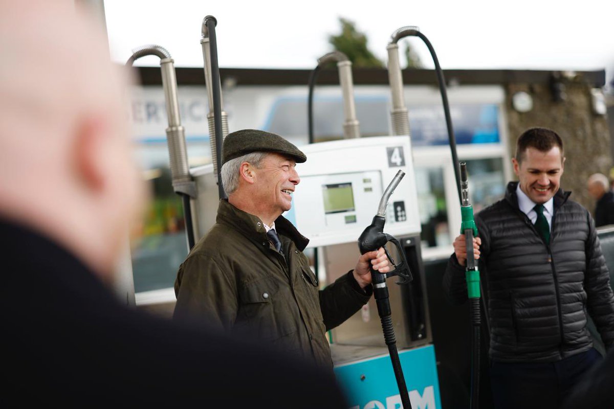 RobertJenrick's tweet image. Reform will scrap Labour’s fuel duty rise by shredding Miliband’s waste. 

Labour are splurging £13.5 billion of your money on heat pumps, electric cars and Carbon Capture Storage. 

We’ll bin it all and make fuel cheaper.