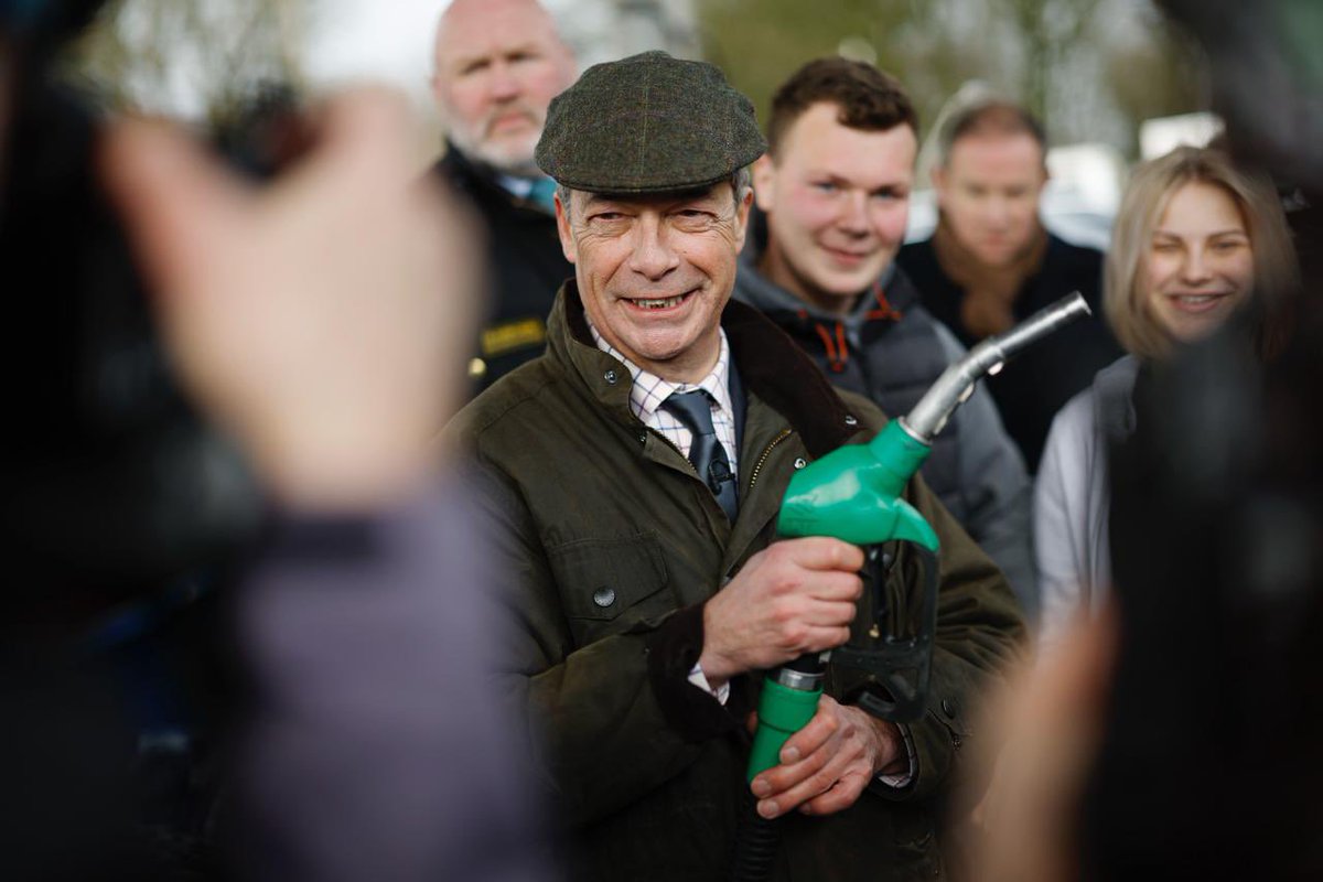 RobertJenrick's tweet image. Reform will scrap Labour’s fuel duty rise by shredding Miliband’s waste. 

Labour are splurging £13.5 billion of your money on heat pumps, electric cars and Carbon Capture Storage. 

We’ll bin it all and make fuel cheaper.