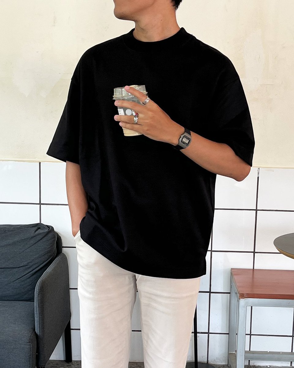 Sering gonta ganti kaos karena zonk, akhirnya nemu yang kualitasnya mantep.

Looknya basic dan casual, bahannya adem ga buat gerah. Cakep dipake ngantor atau buat daily.