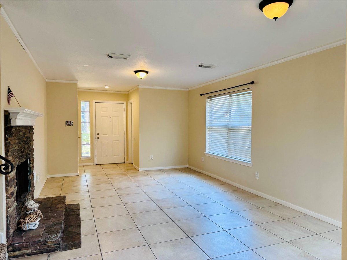 LINDATELLO's tweet photo. 14634 Taymouth Drive, Houston, TX, 77084
4 bed | 2.5 bath 1878 Sq. Ft.
Active | 260000
https://t.co/69wlMv2FEK
Welcome to 14634 Taymouth in Houston, TX! This charming property is the perfect place to call home. Located in the desirable 77084 zip code, this lovely house offers... https://t.co/dcytJ87OPw