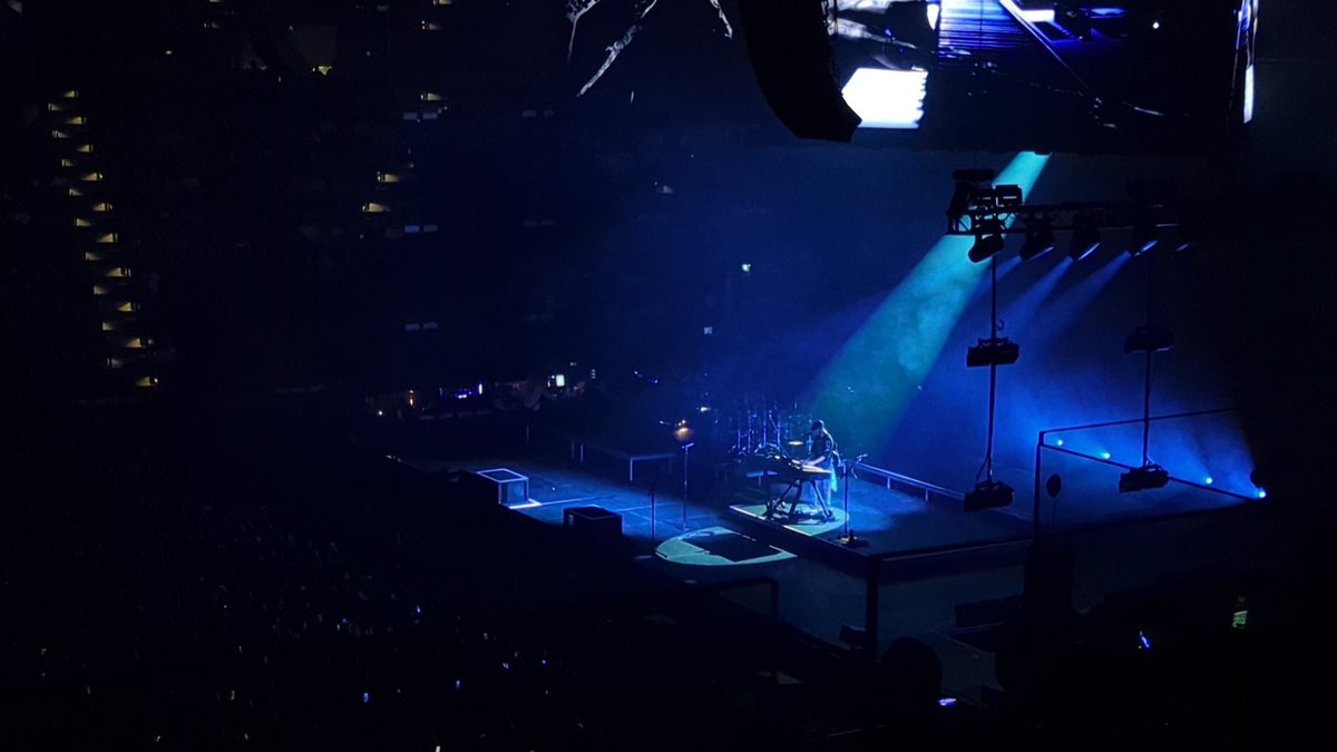 Capridae's tweet photo. That's one bucketlist concert down, been dreaming of attending a Linkin Park concert ever since I was seven years old.
They haven't been back in SG since 2011, had to snatch the opportunity to attend it while I'm here for MFC and F1.
#LinkinPark #LinkinParkFromZero @linkinpark https://t.co/C6cyKJvBu3