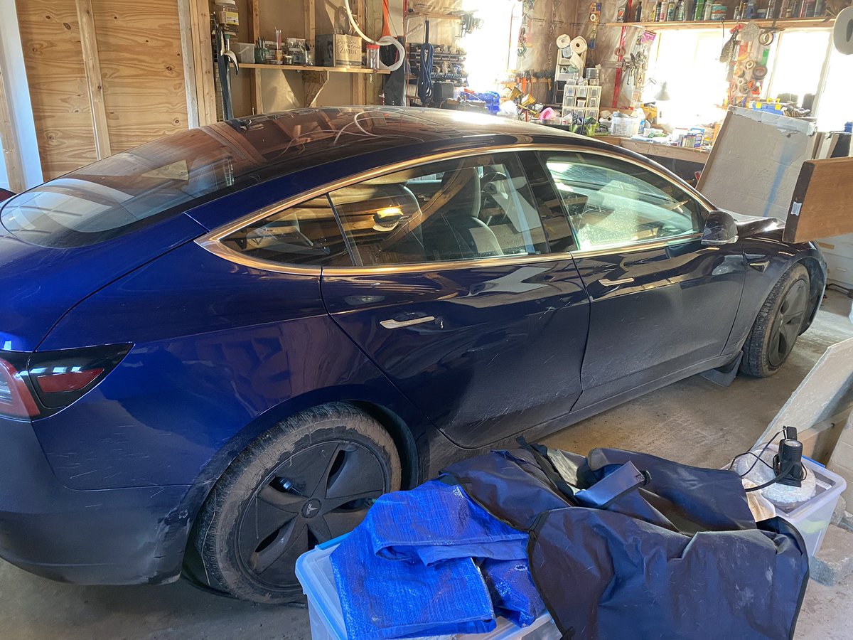 Angelsforever86's tweet photo. If you could afford a Tesla, would you buy one? This is a model 3, I still like driving my truck more ❤️😎 the solar panels are called a deger It is German engineering and it tracks the sun, but it’s in place to charge the Tesla and power the home 🏡 #deger #tesla #gmc https://t.co/oG2Nb3amcU