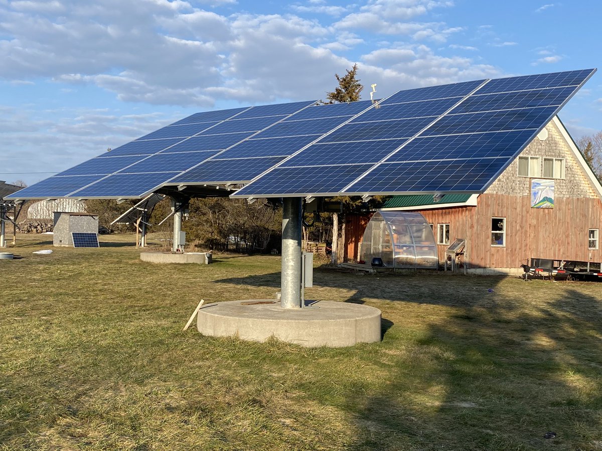 Angelsforever86's tweet photo. If you could afford a Tesla, would you buy one? This is a model 3, I still like driving my truck more ❤️😎 the solar panels are called a deger It is German engineering and it tracks the sun, but it’s in place to charge the Tesla and power the home 🏡 #deger #tesla #gmc https://t.co/oG2Nb3amcU