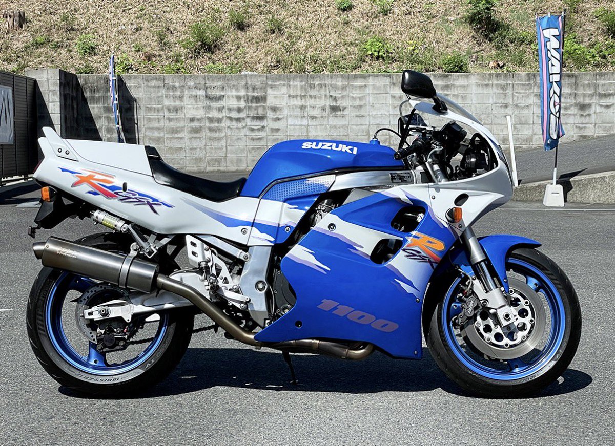 suzu_roadster's tweet photo. スズ菌感染しちゃいそう…🦠

てことで大型1台目に 1994年式GSX-R1100（逆車フルパワー）
お迎えしました🏍️💕💕

免許取得前に増えていく乗り物たち…😂 https://t.co/yi8D1DdPT5